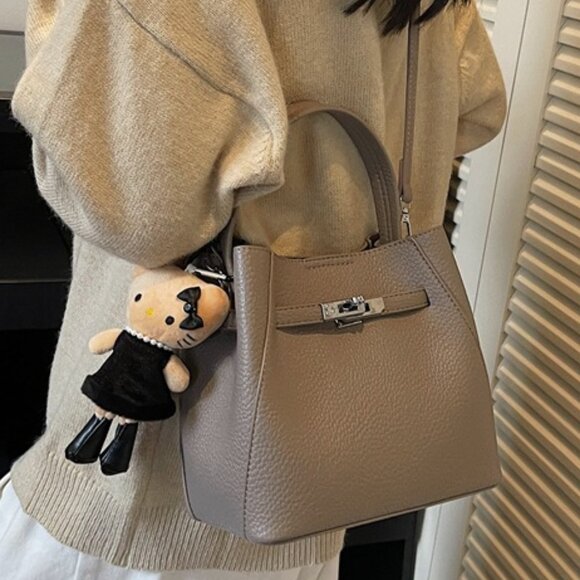 Chic Taupe Crossbody Bucket Bag - Picture 4 of 4